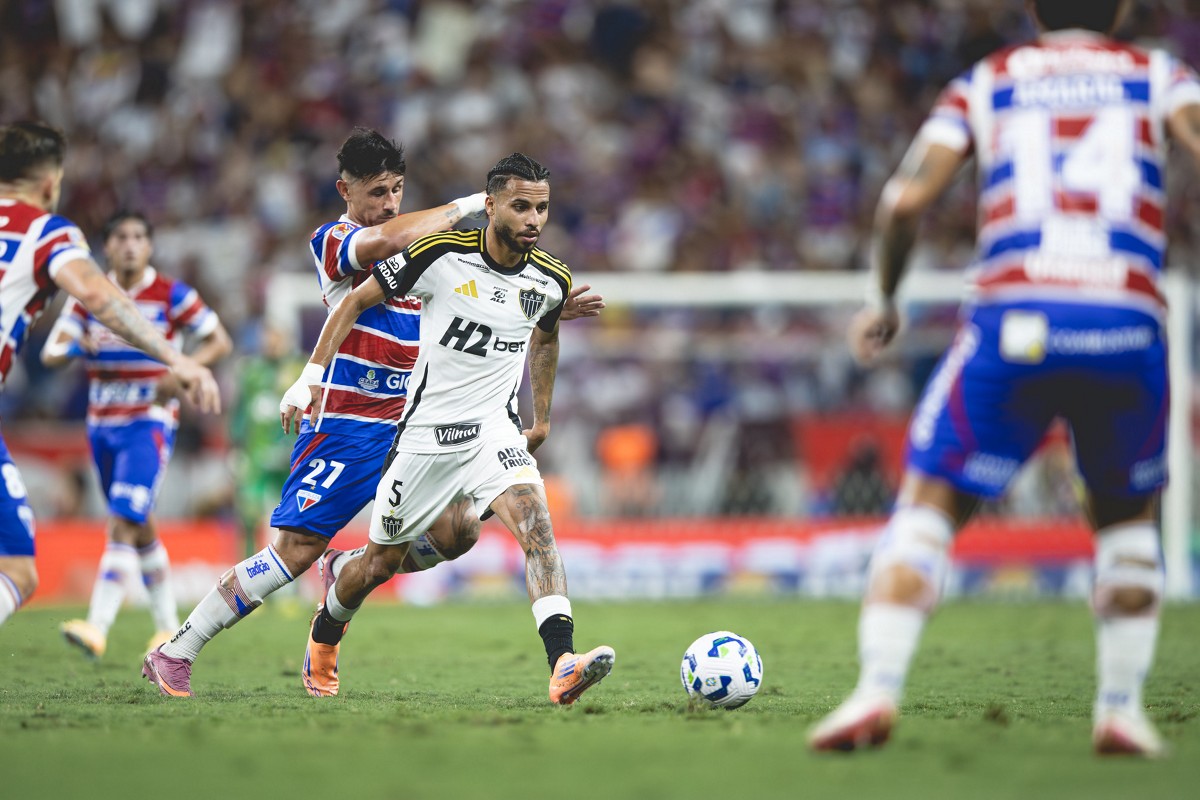 Atlético perde para o Fortaleza, se complica na tabela e acende alerta contra o rebaixamento