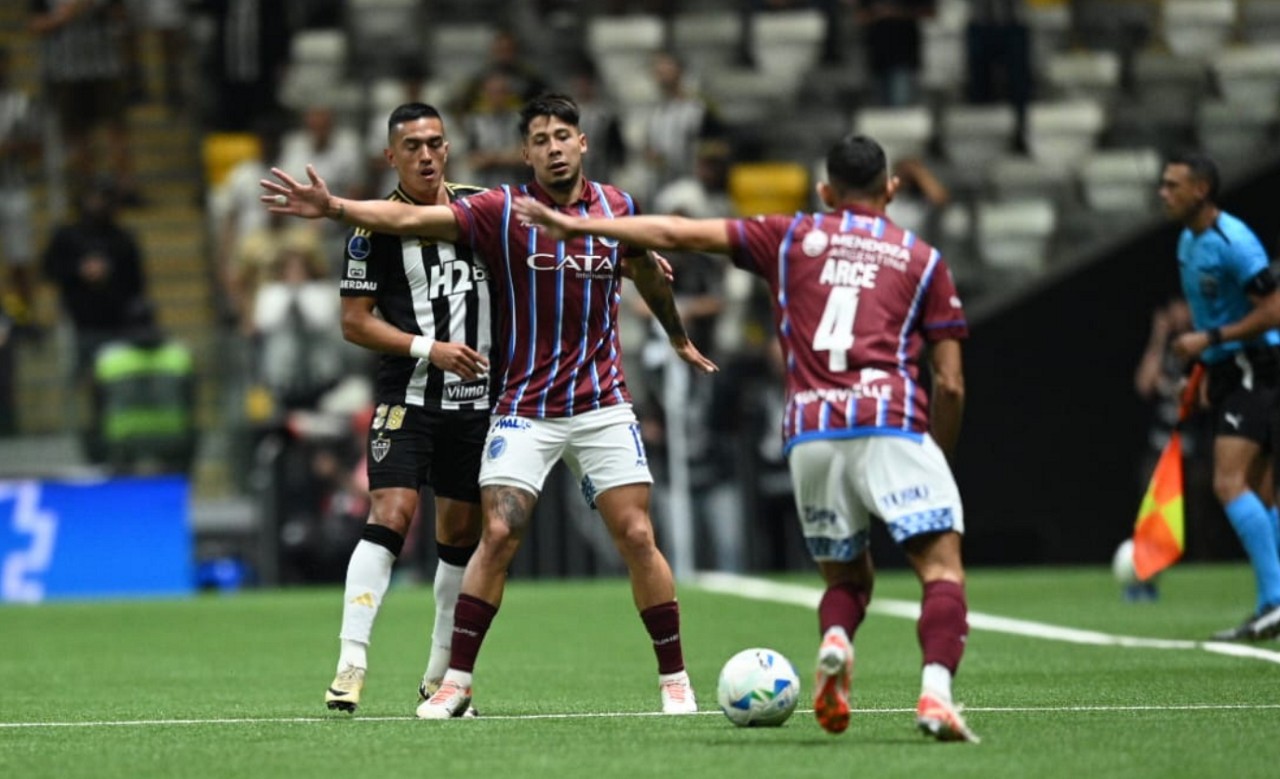 Atlético venceu o jogo de ida na Arena MRV por 2 a 1