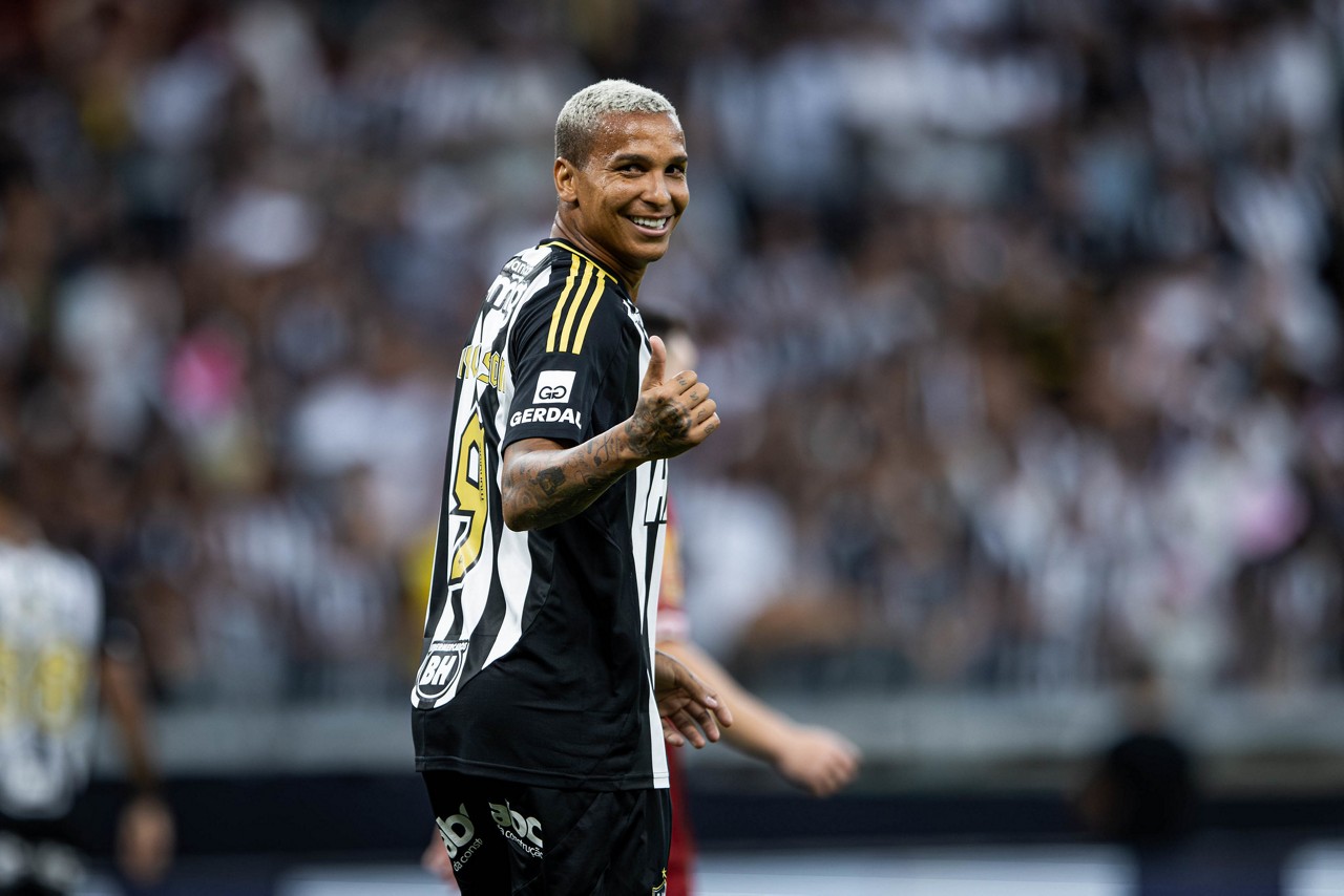 Atacante Deyverson não foi escalado pelo técnico Cuca como titular nos jogos em que Hulk foi desfalque