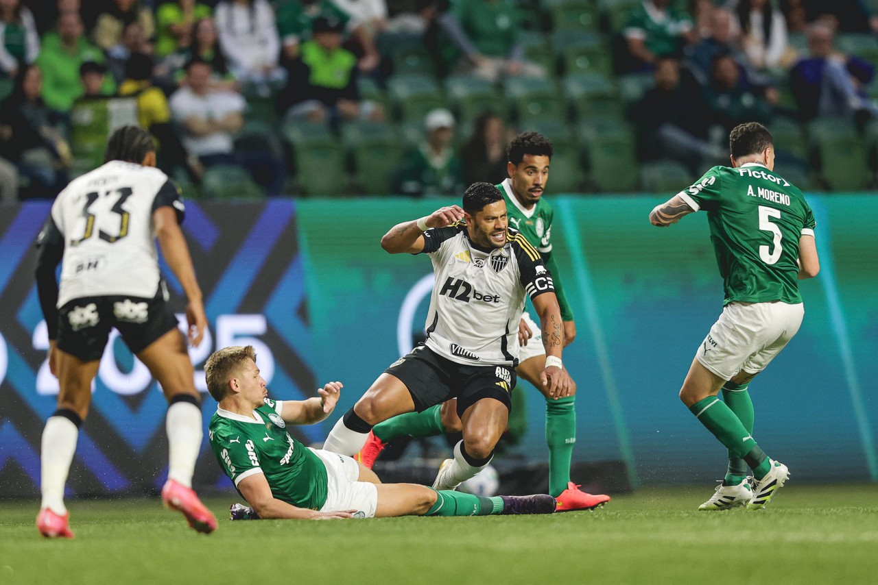 Hulk marcou duas vezes, mas não conseguiu evitar derrota do Atlético