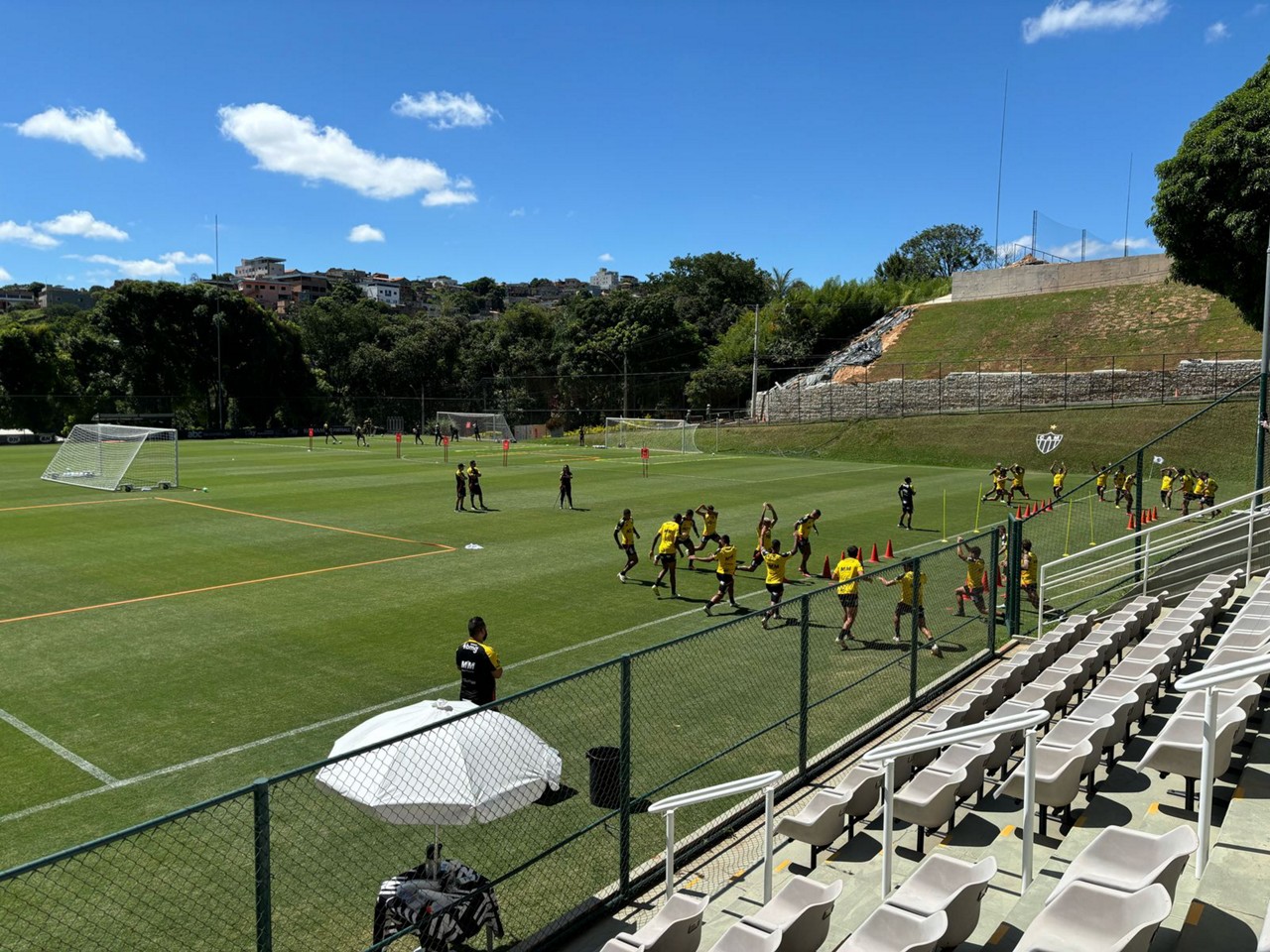 Jogadores do Atlético durante treino na Cidade do Galo