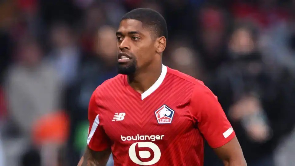 Atacante Cavaleiro durante partida pelo Lille, da França