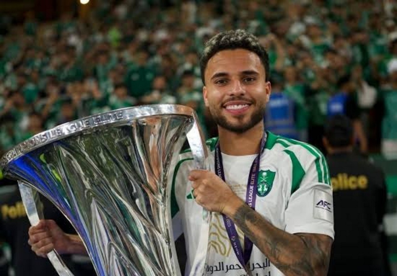 Alexsander defende o Al-Ahli desde agosto do ano passado
