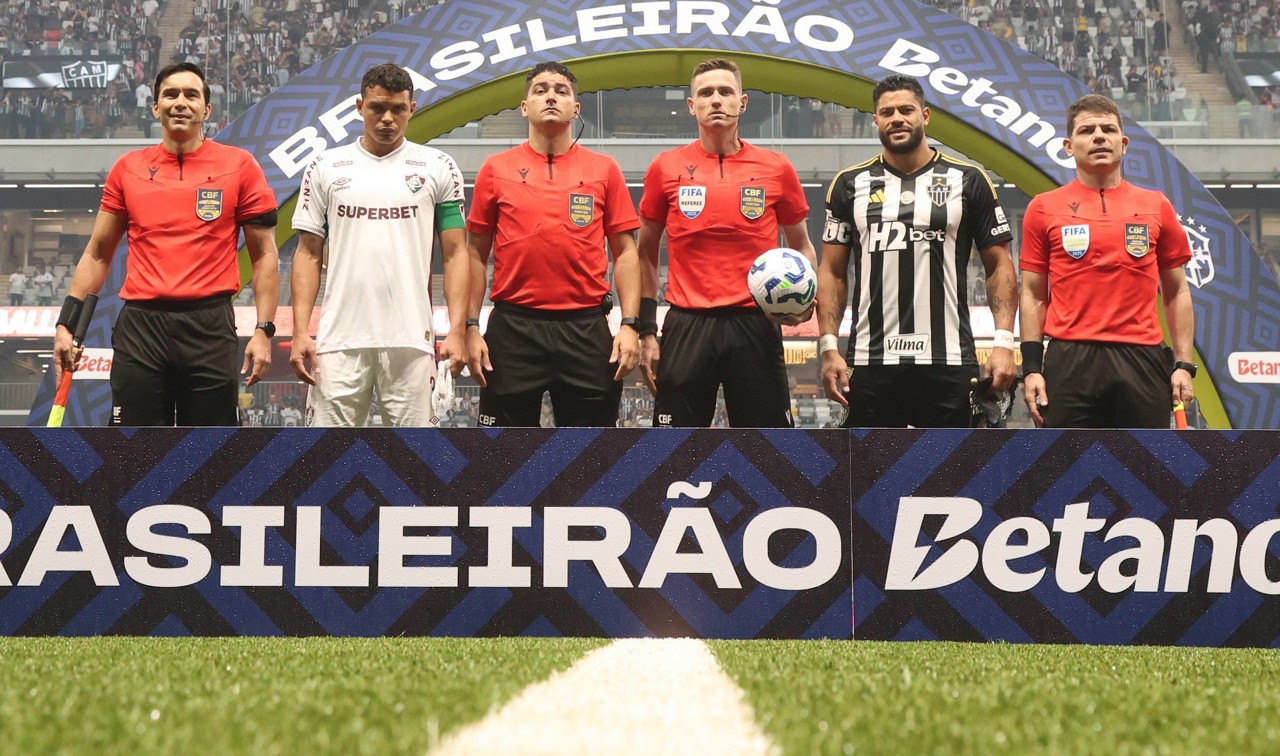 Zagueiro não culpou gramado pela derrota