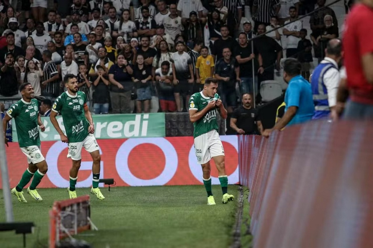 João Marcelo comemora gol pelo Guarani