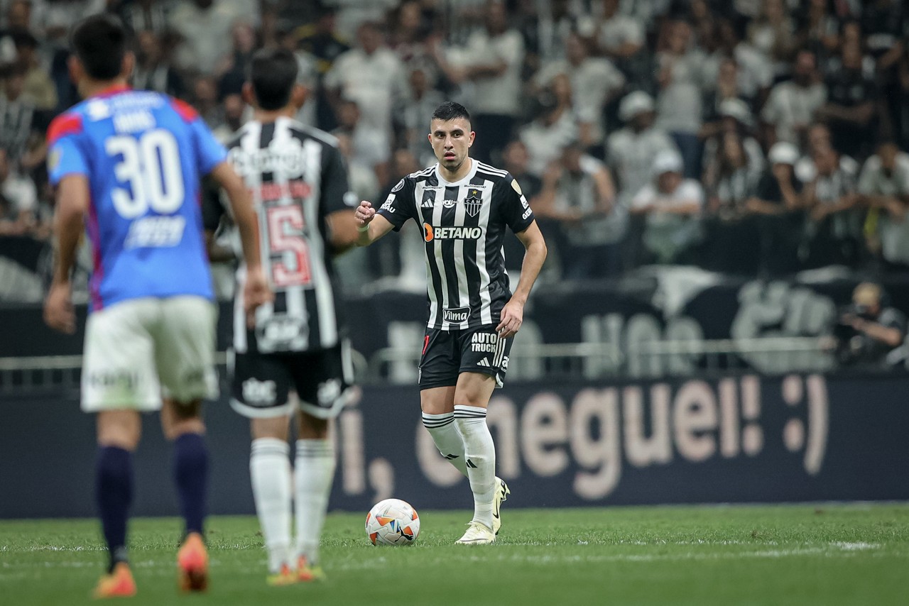 Battaglia atuou como zagueiro com o técnico Gabriel Milito e foi um dos destaques do time na temporada de 2024