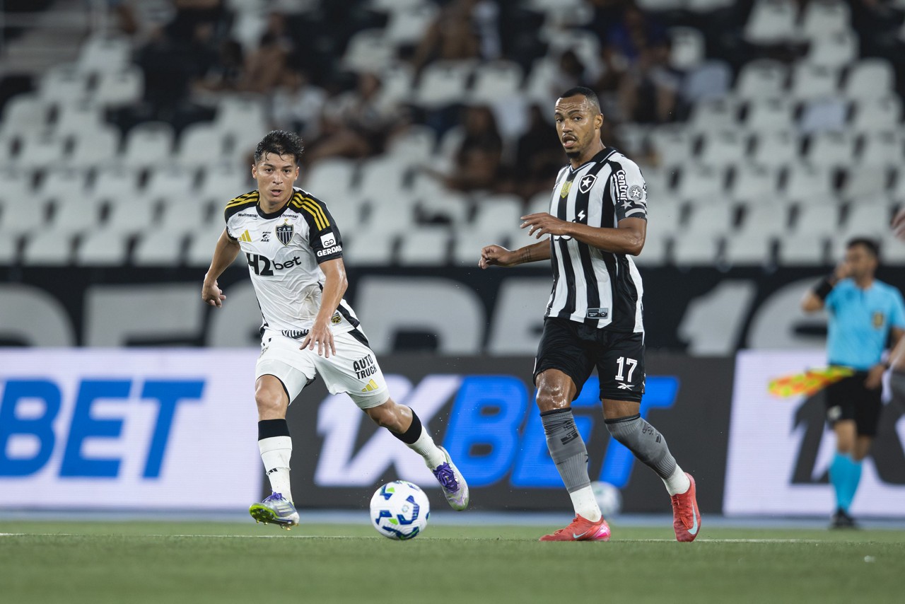 Atlético repete Libertadores e perde para o Botafogo com 1 a mais