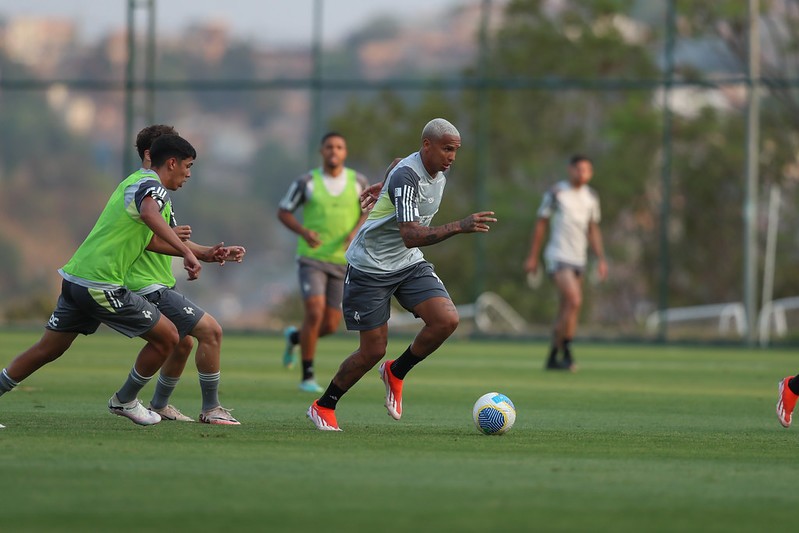 O atacante Deyverson poderá receber nova oportunidade entre os titulares