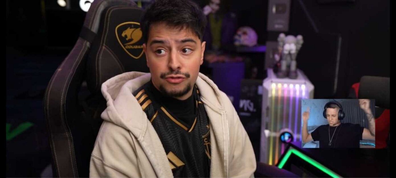 Coringa iniciou sua live já utilizando a nova camisa 3 do Atlético
