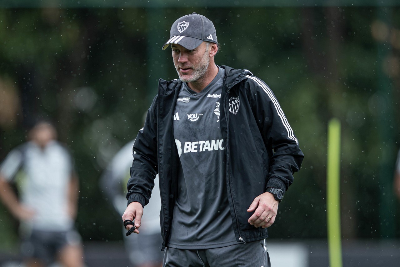 Gabriel Milito terá que gerenciar minutos dos jogadores com o calendário apertado
