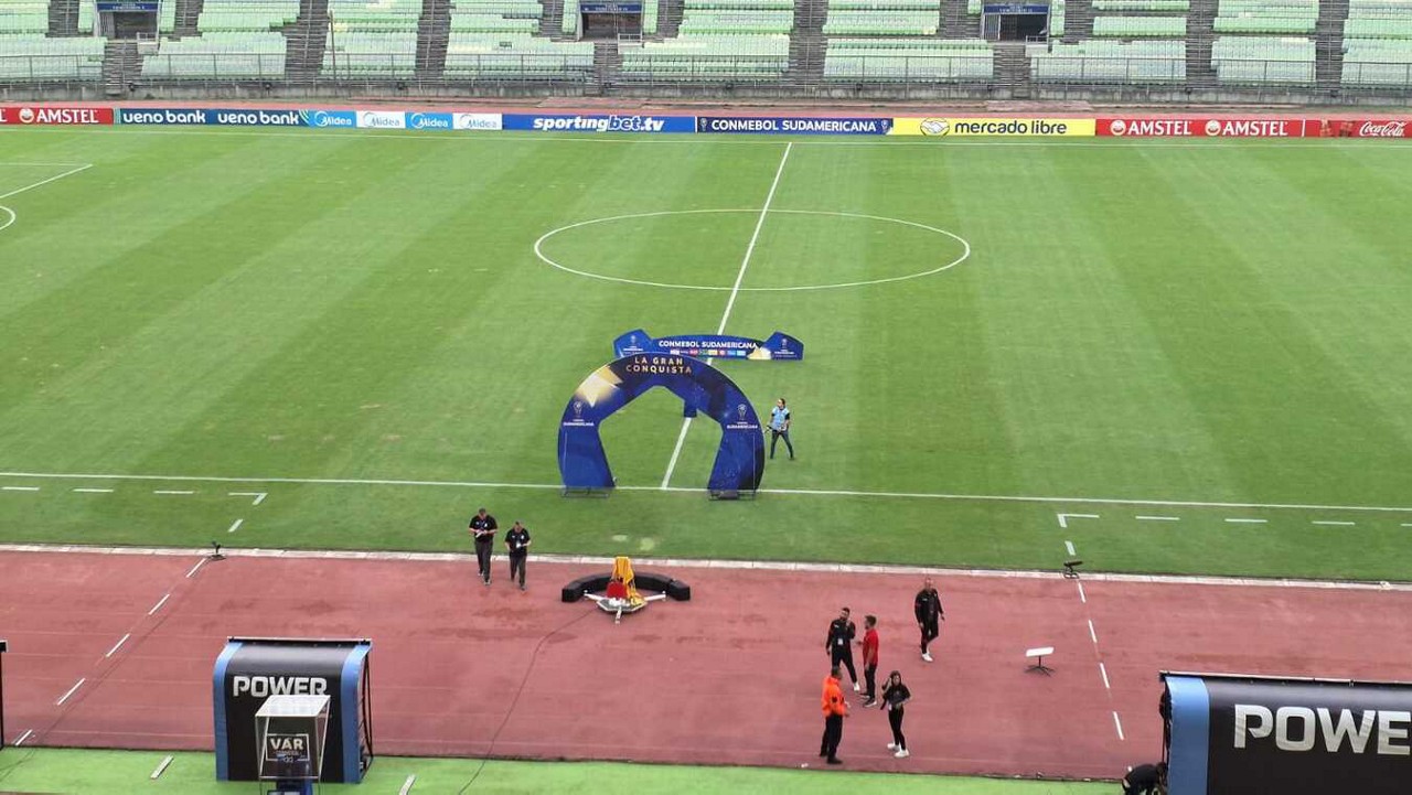 Vista geral do Estádio Olímpico UVC, na capital venezuelana, palco de Caracas x Atlético
