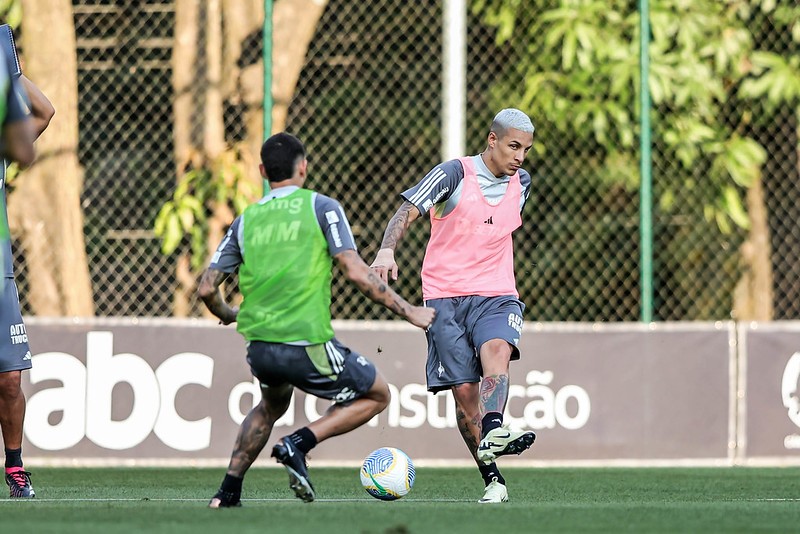 Lateral Guilherme Arana está pronto para ajudar o time contra o Cruzeiro
