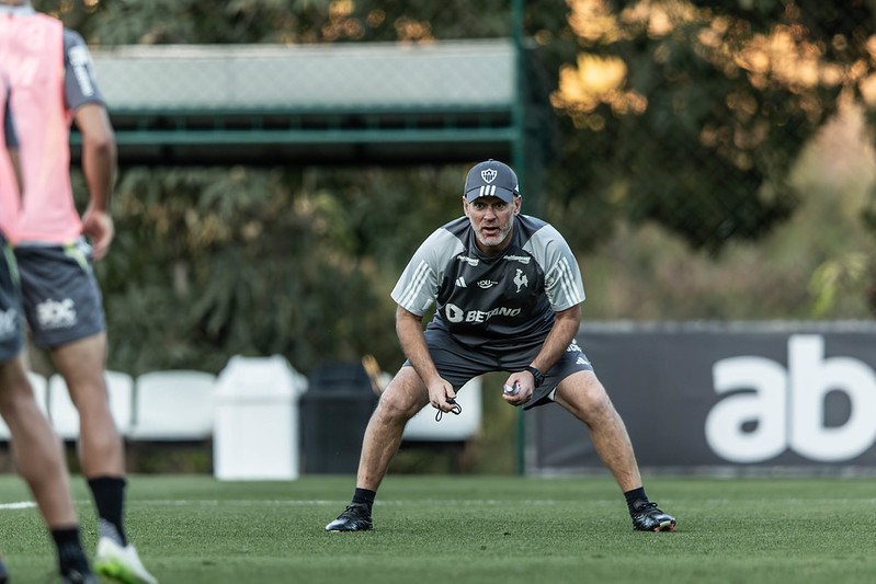 Técnico Gabriel Milito disputa sua primeira Libertadores no comando do Atlético