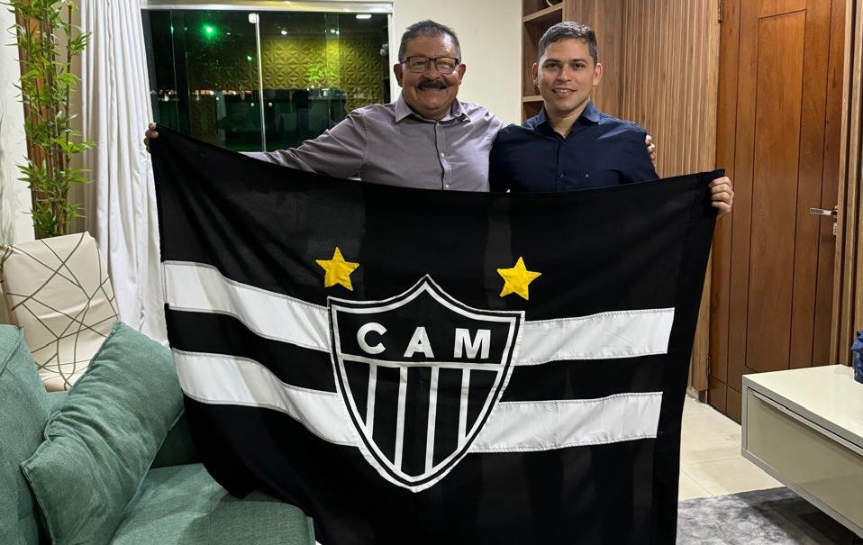 Reinaldo Mitouso (à direita) e o pai Arnaldo são de Coari