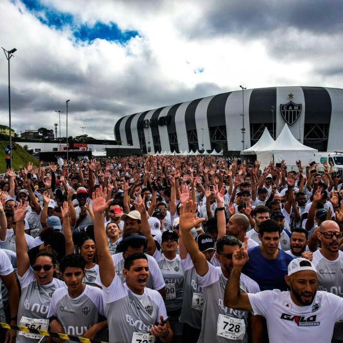 Milhares de atletas se reuniram na esplanada da Arena MRV para a disputa da prova