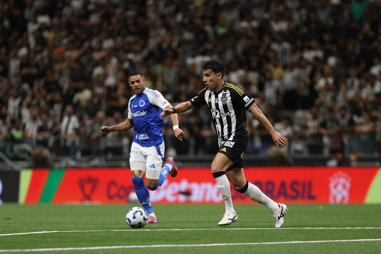 Alonso em ação contra o Cruzeiro