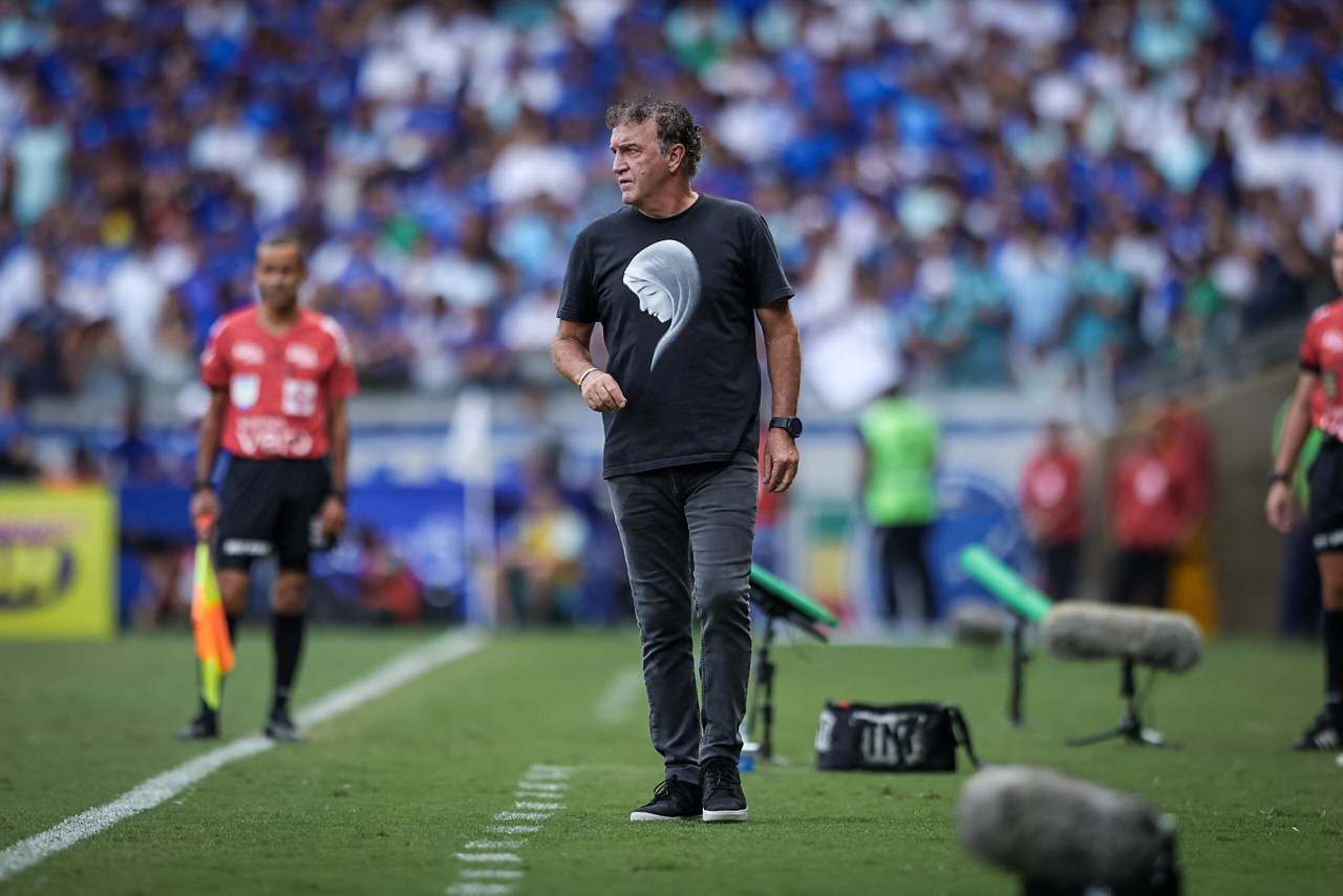 O técnico Cuca conquistou a quarta vitória em clássicos contra o Cruzeiro