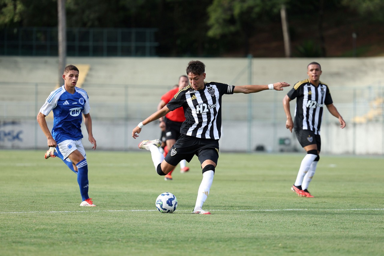 Galo relacionou oito atletas da base para duelo contra o Santos