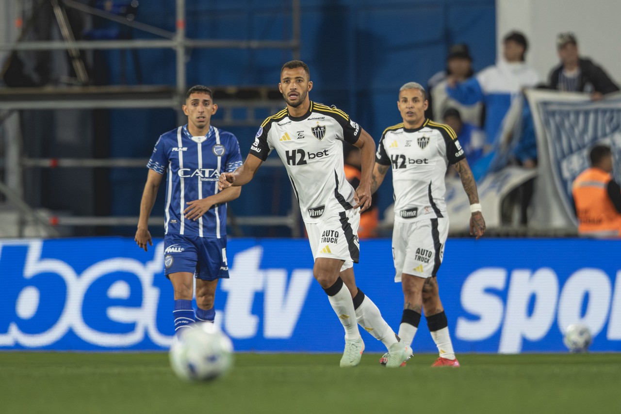 Vitor Hugo substituiu Lyanco na partida desta quinta