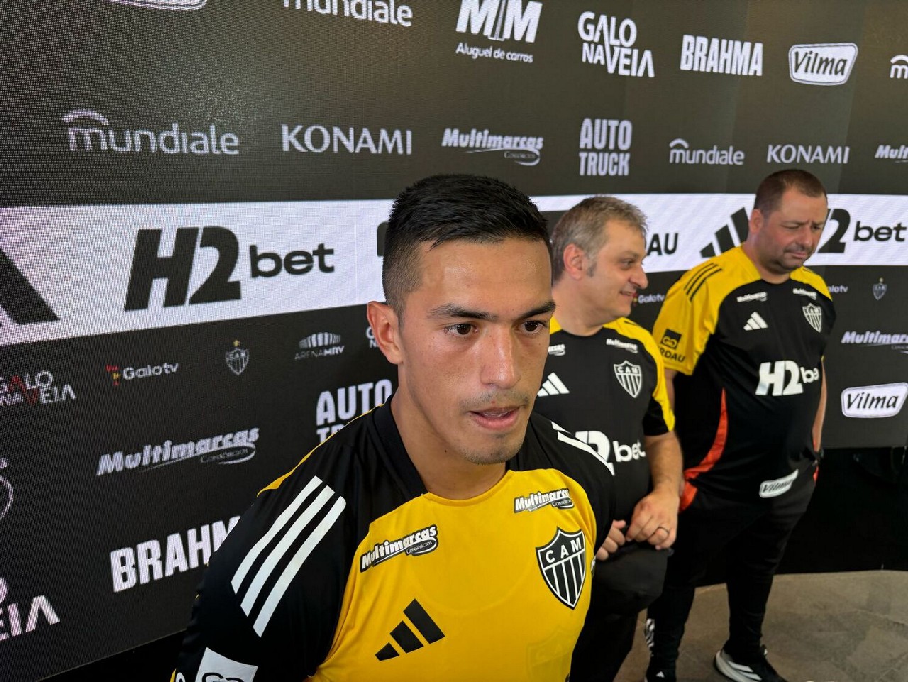 Atacante Cuello conversou com a imprensa após o treino na Cidade do Galo nesta quinta-feira (27)
