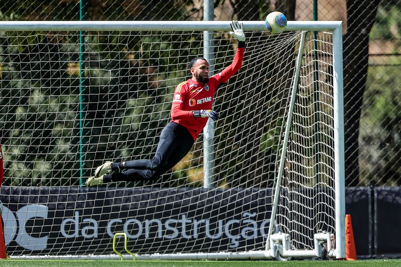 Contestado por parte da torcida, Everson virou a referência na defesa do Galo