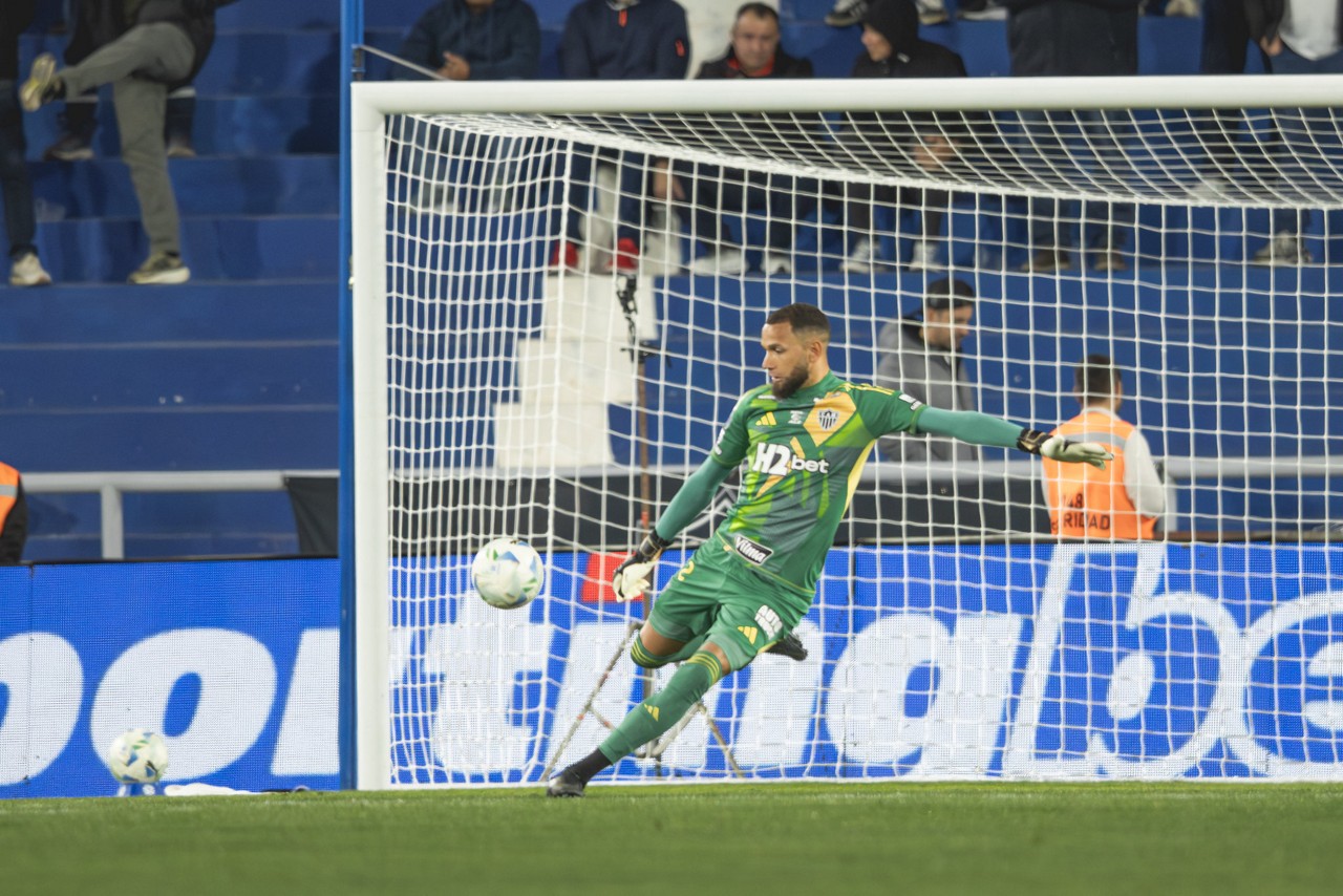 Everson em ação contra o Godoy Cruz