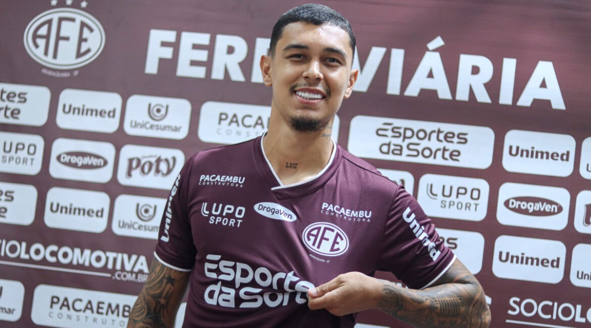 Vitor Mendes em sua apresentação na Ferroviária