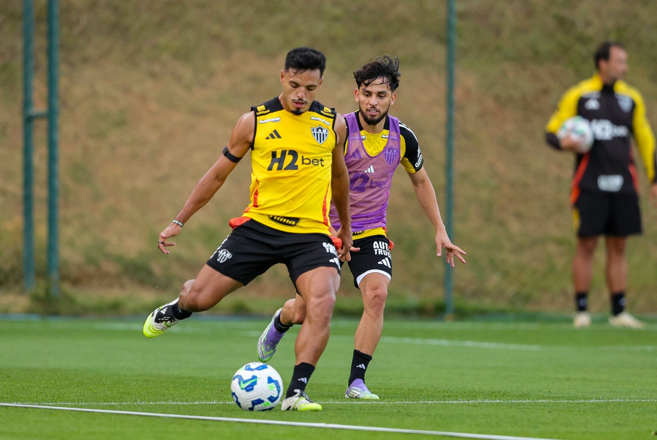 Biel em ação no treino do Galo