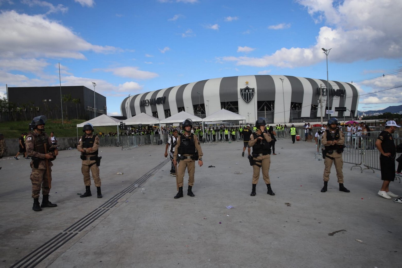 Policiais Militares reforçam a segurança na área da Esplanada da Arena MRV