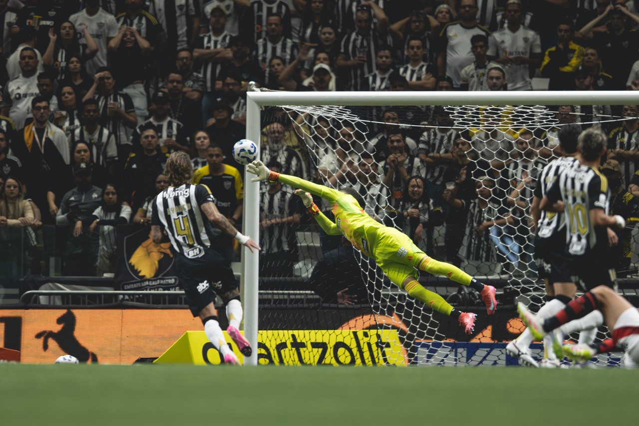 Everson brilhou e garantiu a vaga pro Galo