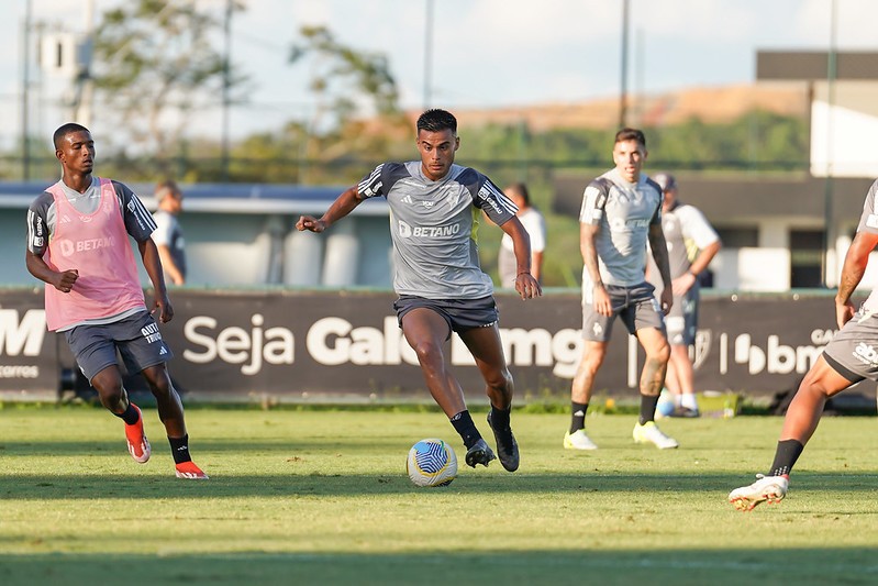 O volante Fausto Vera, que foi ausência na Copa do Brasil, deve retornar ao time titular