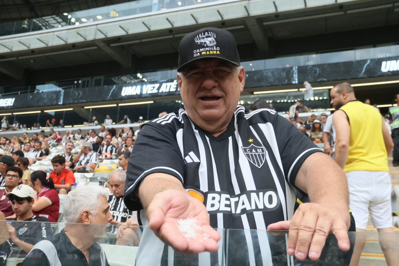 Rubelio Vieira Mendes, 63 anos, jogou sal grosso sobre o banco de reservas do Atlético para espantar a “zica”