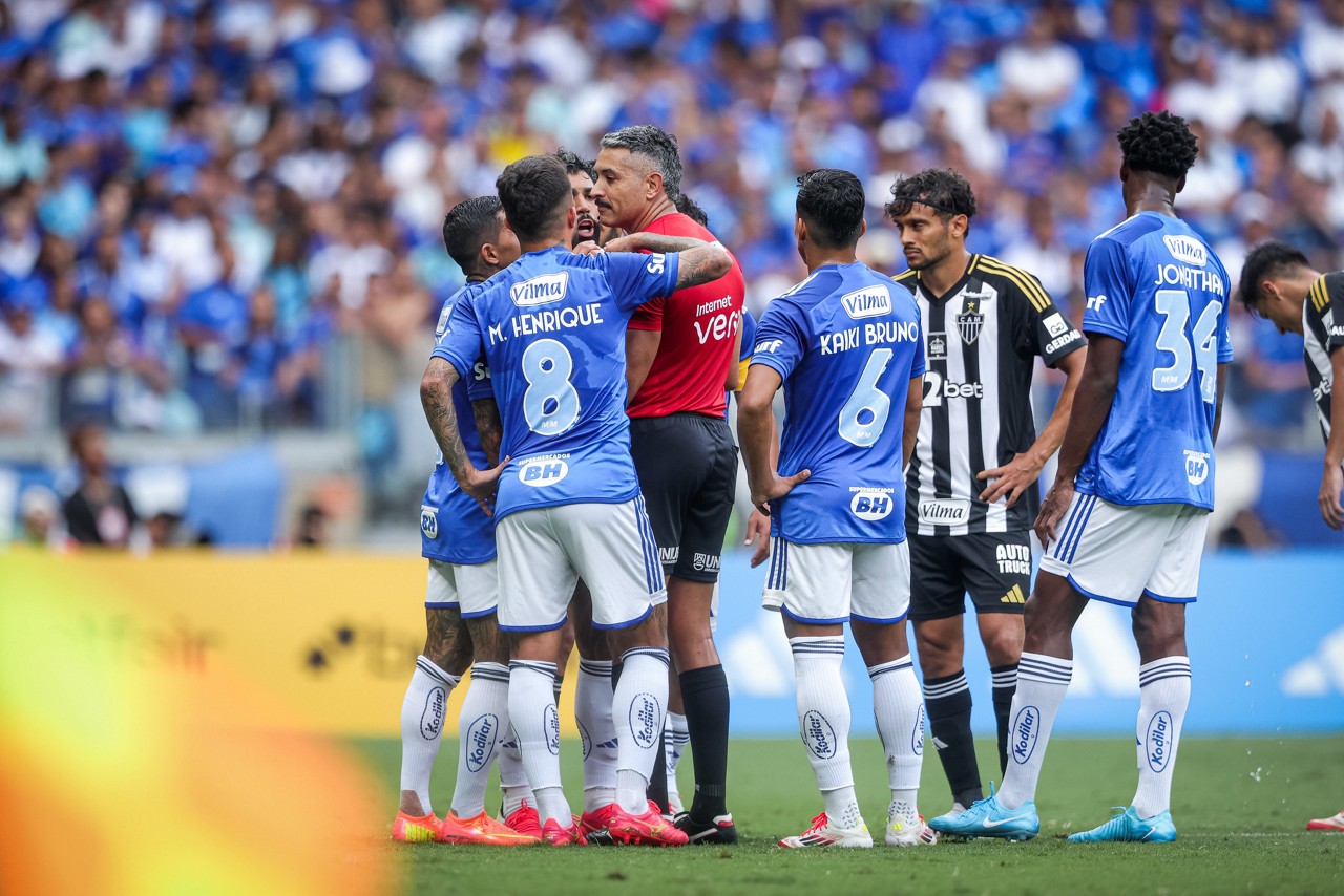 Clássico entre Cruzeiro e Atlético no último domingo (9/2), no Mineirão, foi recheado de polêmicas