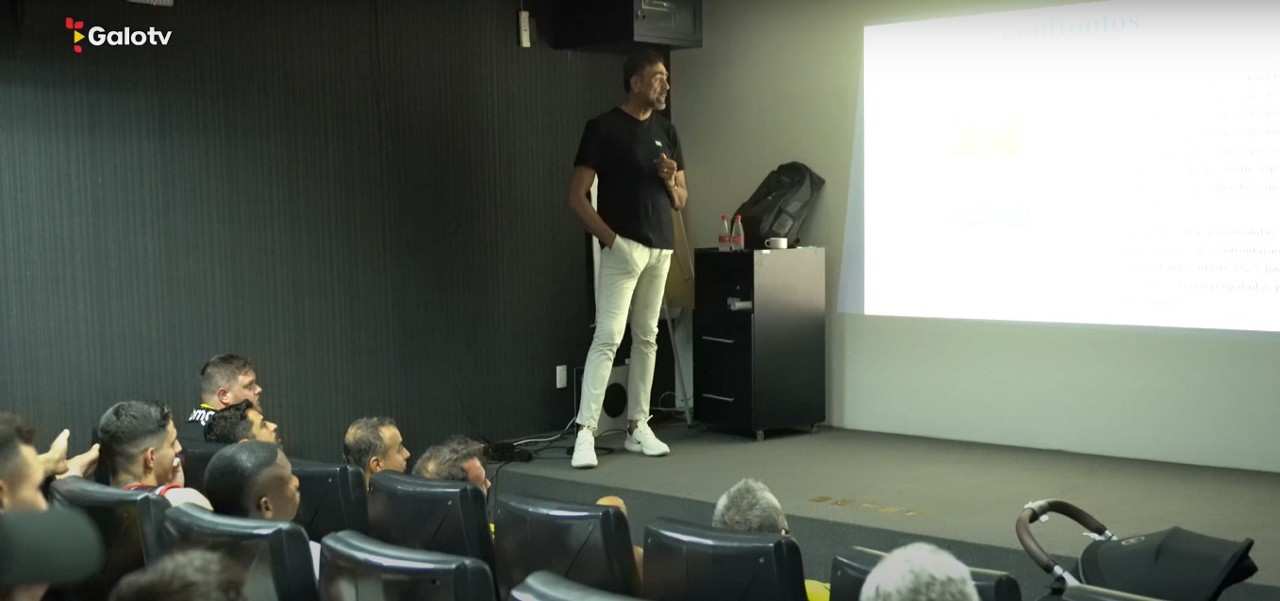 Os jogadores conversaram sobre as novas regras de arbitragem para o Campeonato Brasileiro