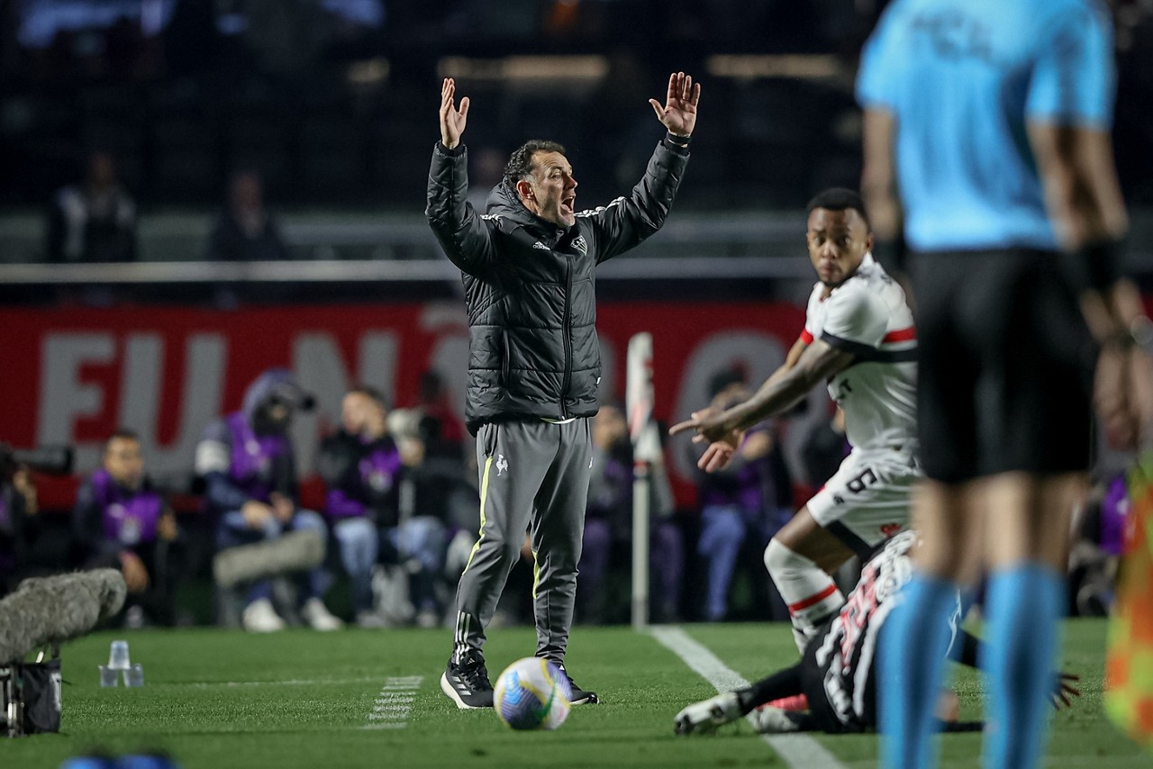 Treinador aprovou desempenho da equipe contra o São Paulo