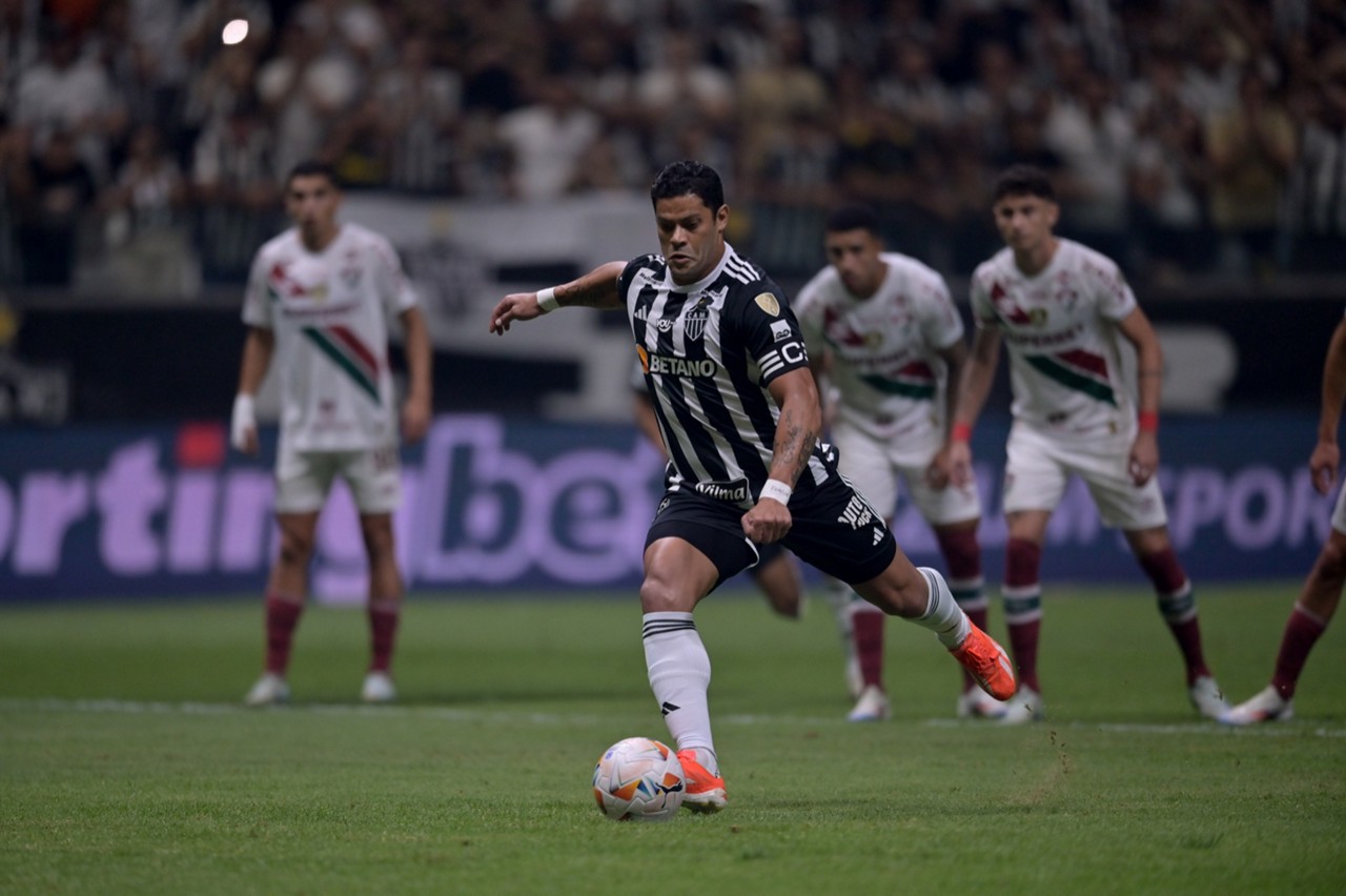 Hulk desperdiçou cobrança contra o Fluminense aos sete minutos do primeiro tempo