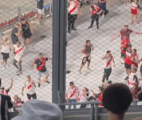 Torcedor fez gestos racistas em direção a toricda do Atlético