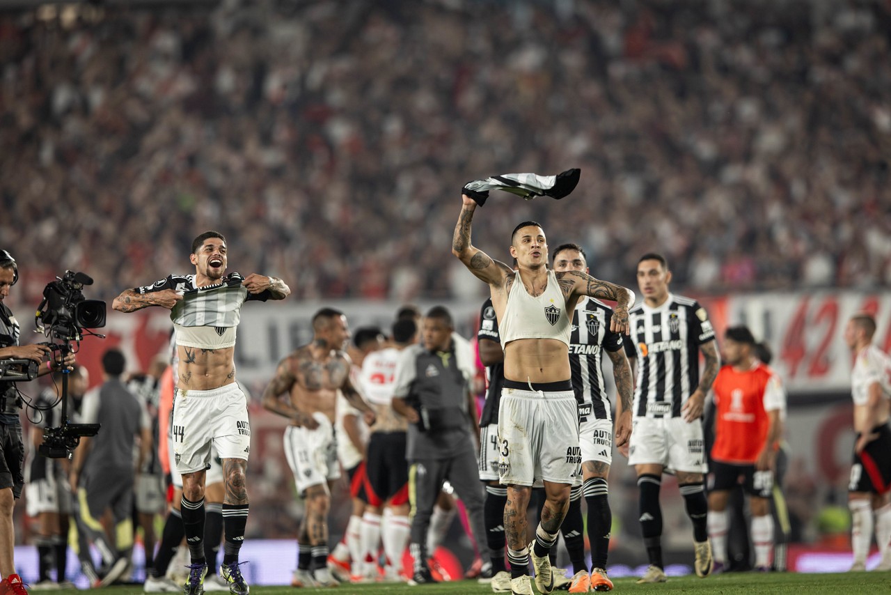 Jogadores do Atlético comemoram classificação contra o River Plate