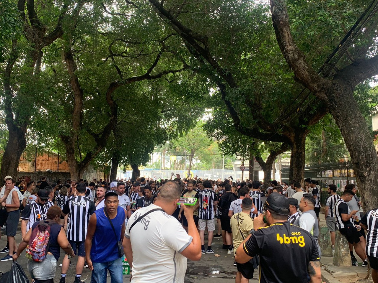 Torcida do Atlético nos arredores do Maracanã