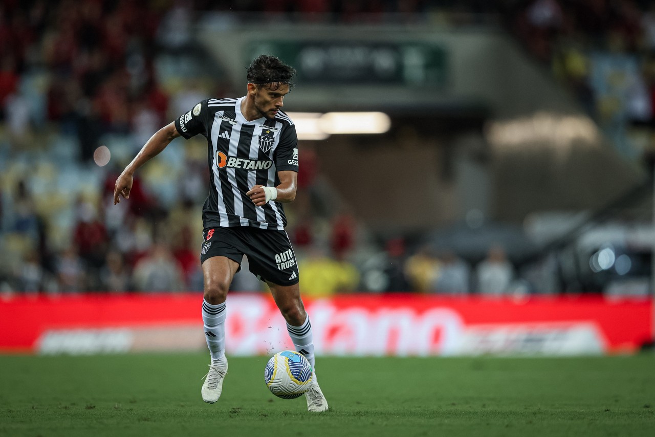Gustavo Scarpa herda a camisa que era de Paulinho
