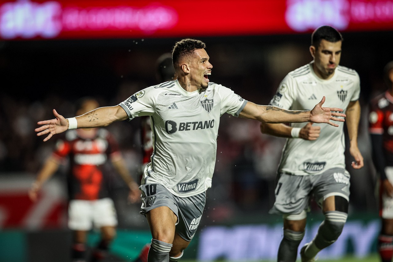Paulinho se destacou na passagem pelo Atlético