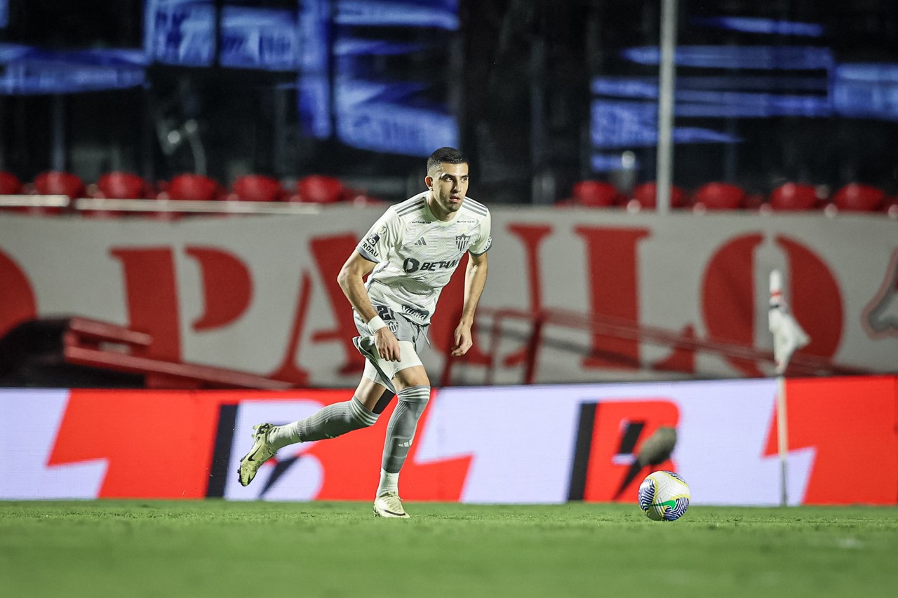 Volante Battaglia defenderá o Boca Juniors na próxima temporada