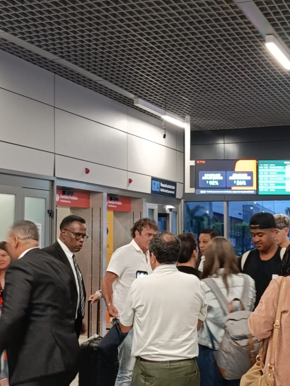 Treinador foi recebido por funcionários do Atlético