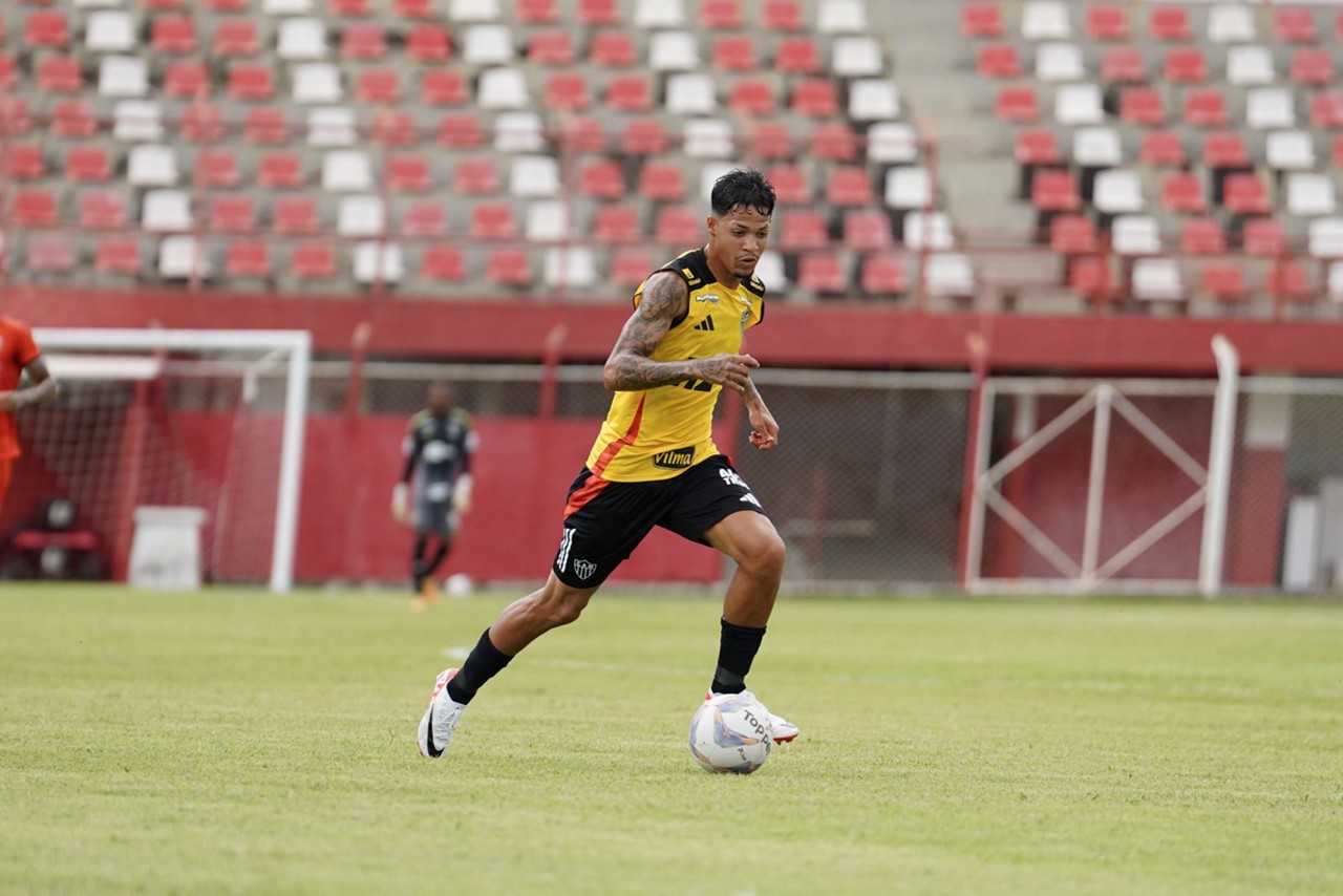 Lucas Daniel foi o autor do segundo gol do Atlético no duelo contra o Vila Nova