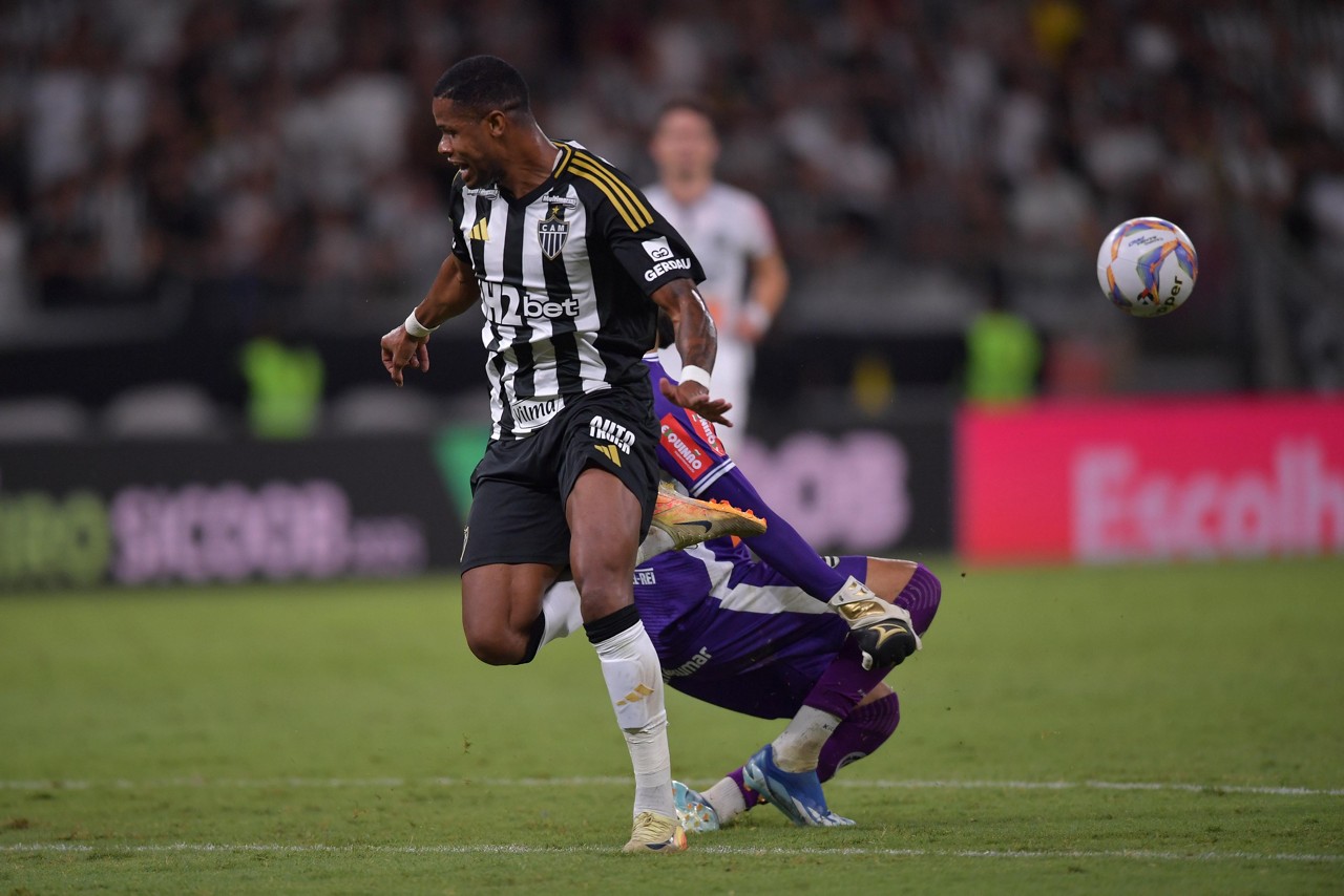 Atacante foi expulso e é desfalque para o clássico