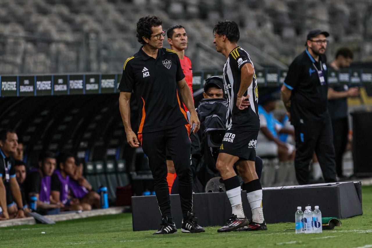 Franco saiu lesionado do gramado do Mineirão