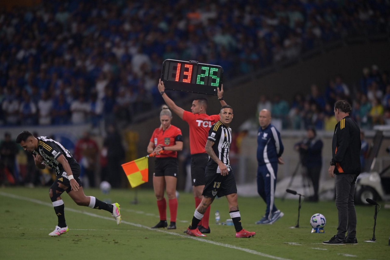 Arana foi substituído aos dezoito minutos do primeiro tempo
