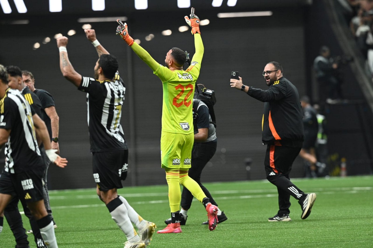 Everson foi o herói da classificação do Atlético