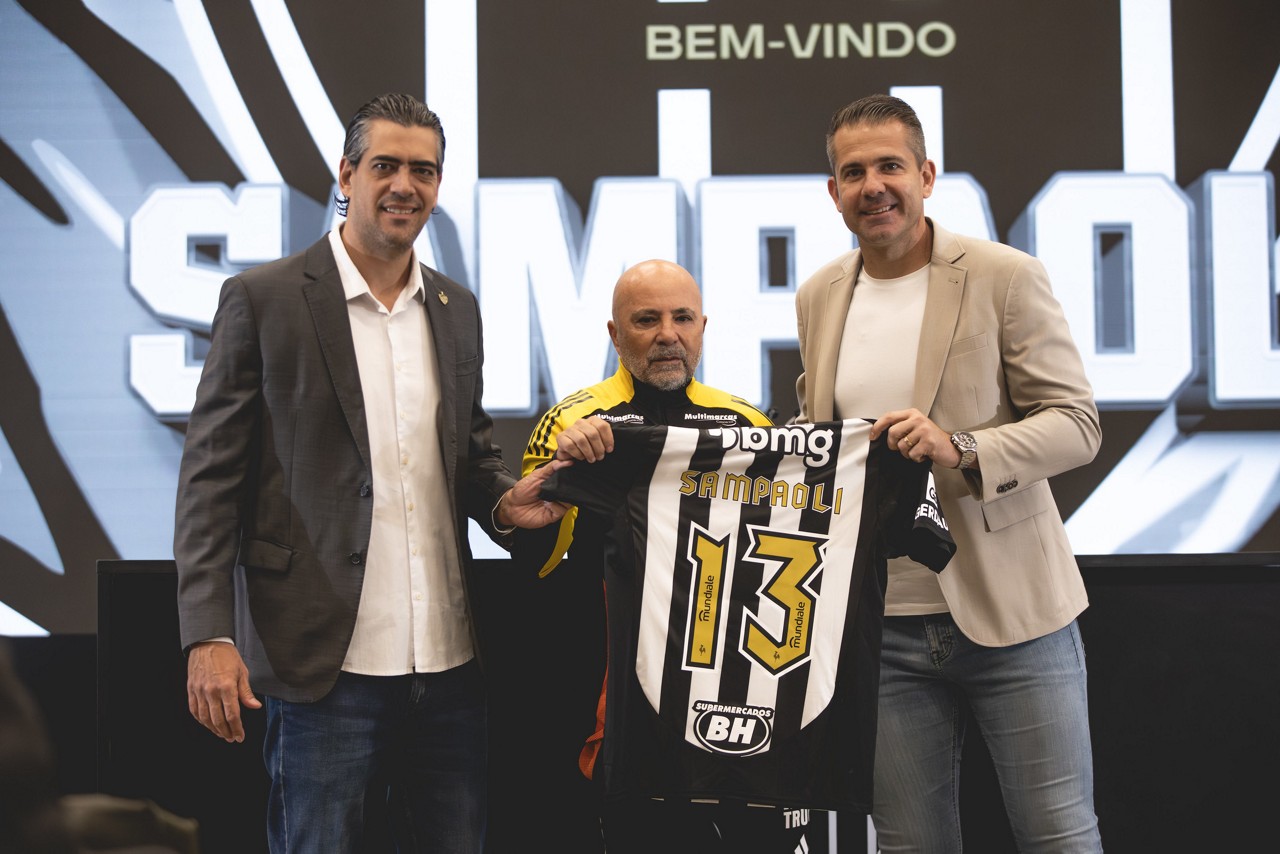Sampaoli foi apresentado pelo Atlético neste sábado (6) na Arena MRV