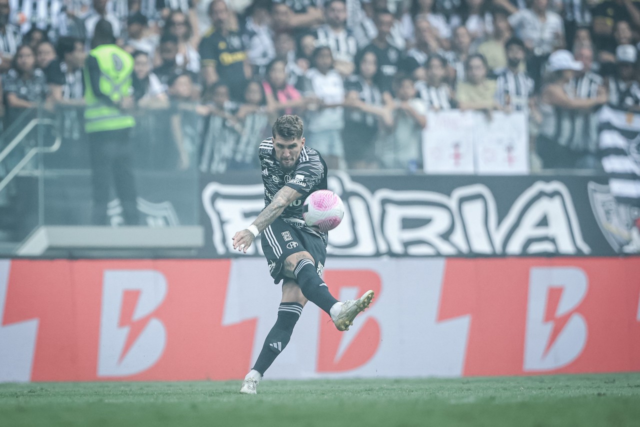 Zagueiro foi titular mais uma vez na defesa do Atlético